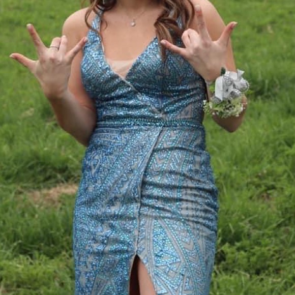 GORGEOUS PROM DRESS! - Picture 8 of 12